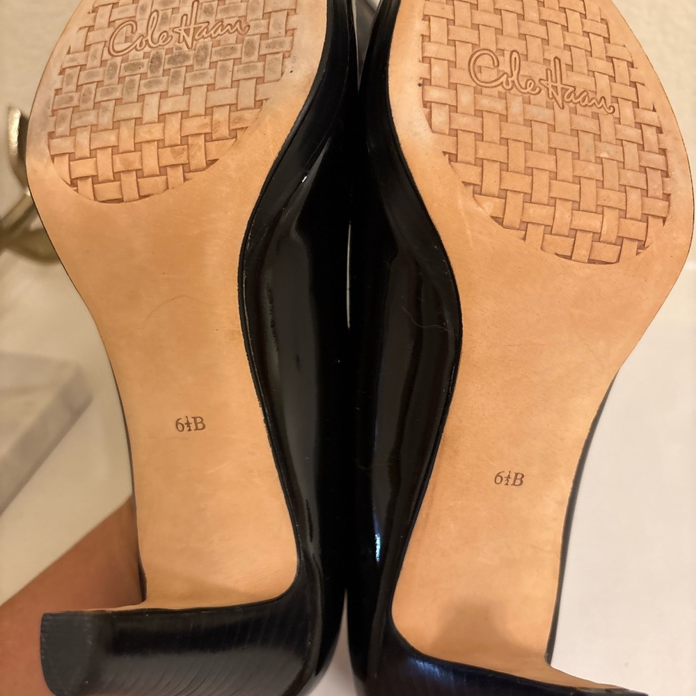 Cole Haan Black Patent Leather Classic Pumps - Size 6 1/2 - Picture 5 of 5